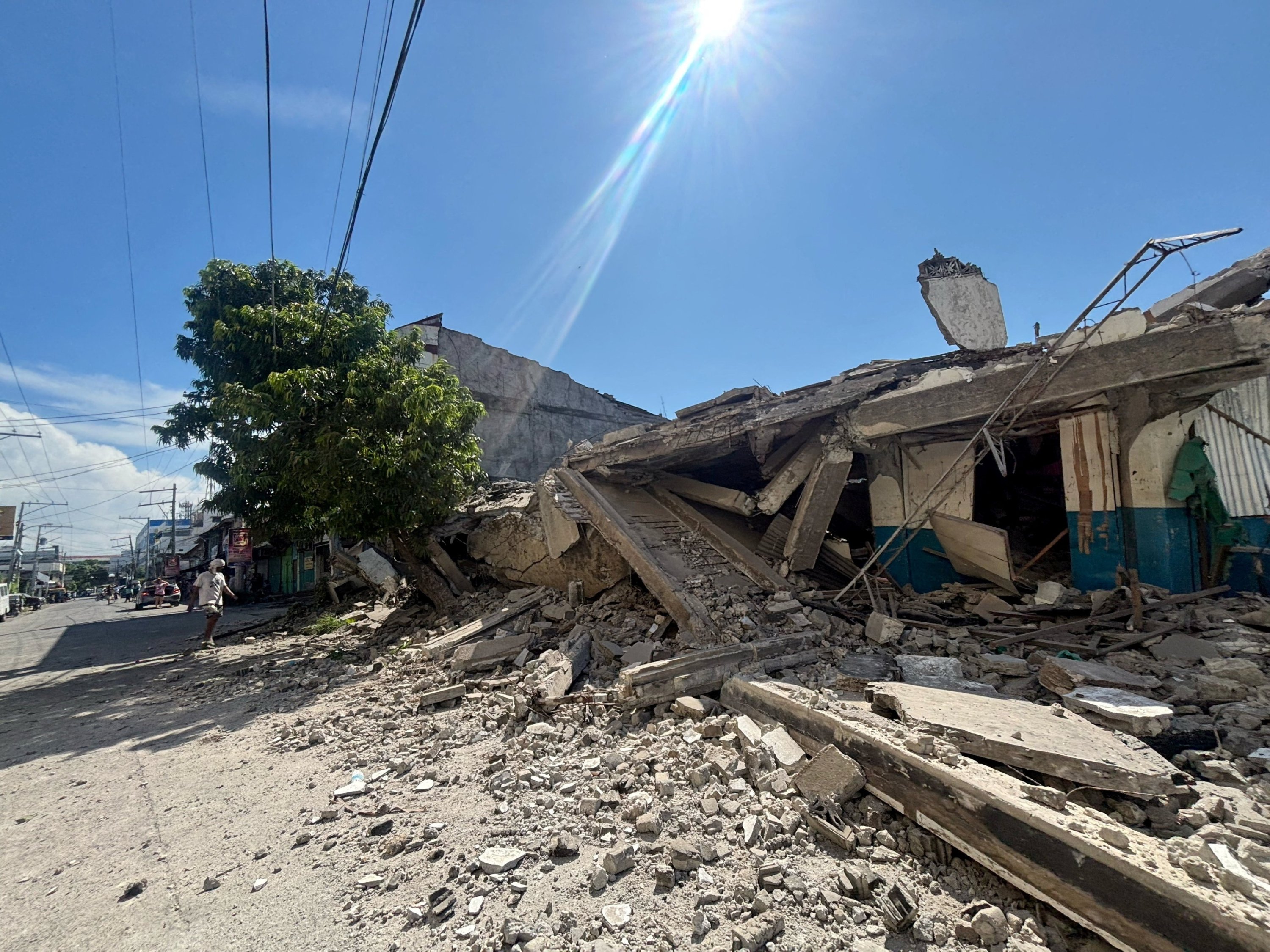 At least 15 killed when magnitude 7.8 quake strikes S. Philippines