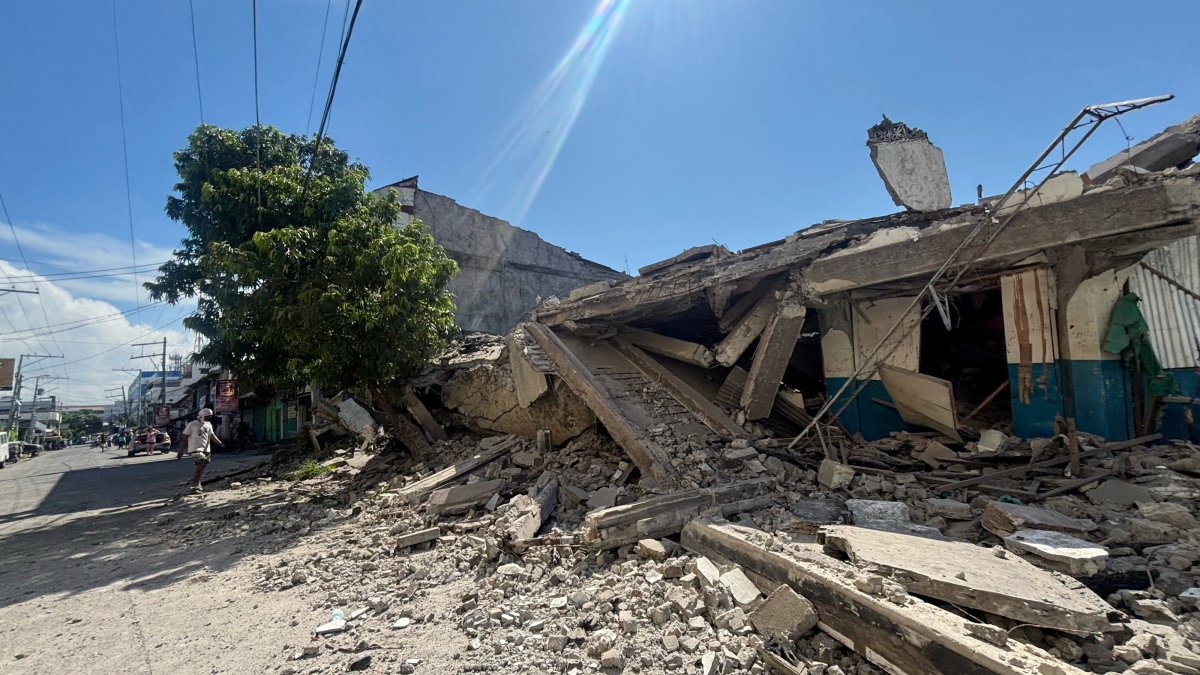A man walks near a collapsed building after a magnitude 7.8 quake in General Santos, Mindanao Island, Philippines, June 8, 2026. (Reuters Photo)