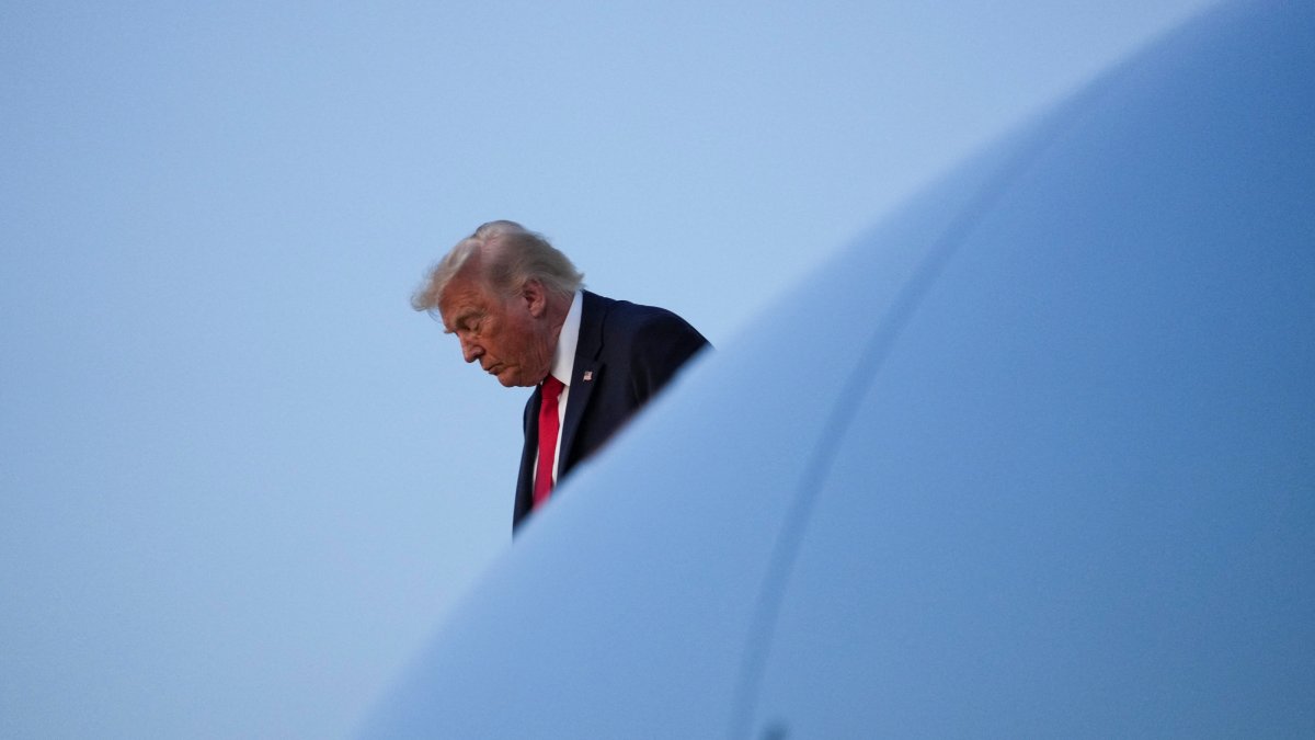 U.S. President Donald Trump exits Air Force One at Morristown Airport in Morristown, New Jersey, U.S., June 5, 2026. (Reuters Photo)