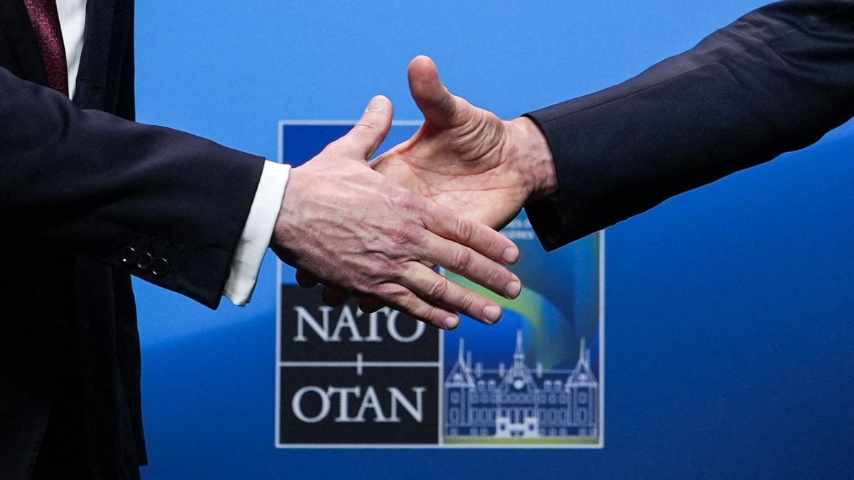 NATO Secretary General Mark Rutte (R) and U.S. Secretary of State Marco Rubio shake hands after giving remarks at the NATO Foreign Ministers' meeting, Helsingborg, Sweden, May 22, 2026. (AFP Photo)