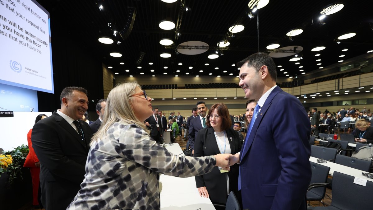 Environment, Urbanization and Climate Change Minister and COP31 President Murat Kurum (R) shakes hands with a counterpart during a climate conference, Bonn, Germany, June 8, 2026. (IHA Photo)
