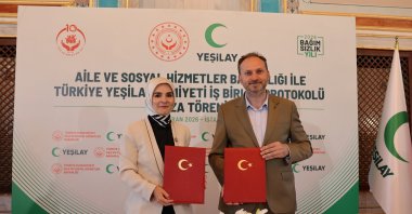 Minister Mahinur Özdemir Göktaş (L) and Yeşilay President Mehmet Dinç sign a cooperation protocol on addiction prevention and family support, Istanbul, Türkiye, June 8, 2026. (Courtesy of Yeşilay)