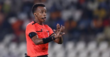 Somalian referee Omar Abdulkadir Artan gestures during the Africa Cup of Nations (CAN) 2024 group D football match between Mauritania and Algeria at Stade de la Paix in Bouake, Jan. 23, 2024. (AFP File Photo)