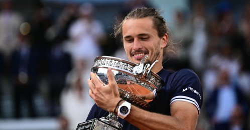 Germany's Alexander Zverev holds "La Coupe des Mousquetaires" trophy after winning the French Open tennis tournament men's singles final match against Italy's Flavio Cobolli on day 15 of the French Open tennis tournament on Court Philippe-Chatrier at the Roland-Garros Complex, Paris, France, June 7, 2026. (AFP Photo)
