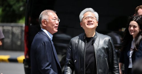 Nvidia CEO Jensen Huang is greeted by Hyundai Motor Group Executive Chair Euisun Chung during Huang's visit to Hyundai Motor’s headquarters, Seoul, South Korea, June 8, 2026. (Reuters Photo)