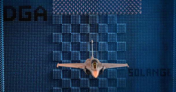 A Rafale F4 fighter aircraft hangs in the SOLANGE room of the DGA, western France, on June 8, 2026. (AFP Photo)