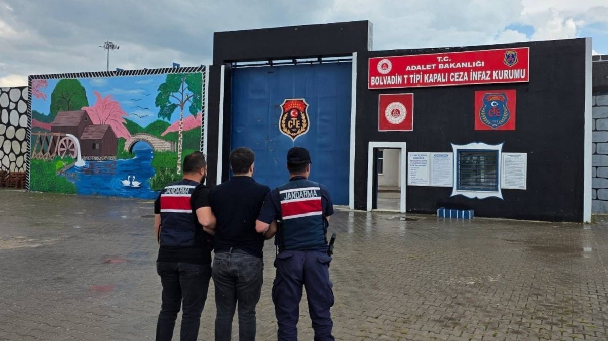 Gendarmerie officers escort a FETÖ suspect to the prison, in Afyonkarahisar, western Türkiye, June 4, 2026. (AA Photo) 