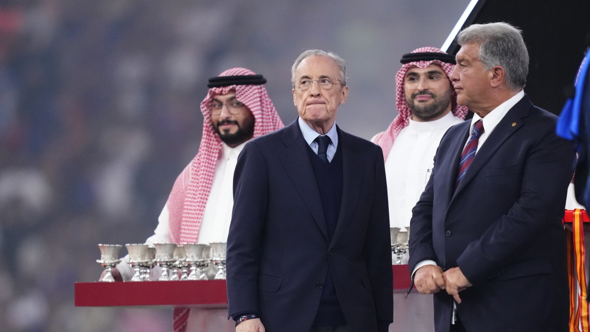 Real Madrid president Florentino Perez and Barcelona president Joan Laporta after the Spanish Super Cup final match between FC Barcelona and Real Madrid at King Abdullah Sports City Hall Stadium, Jeddah, Saudi Arabia, Jan. 11, 2026. (Getty Images Photo)