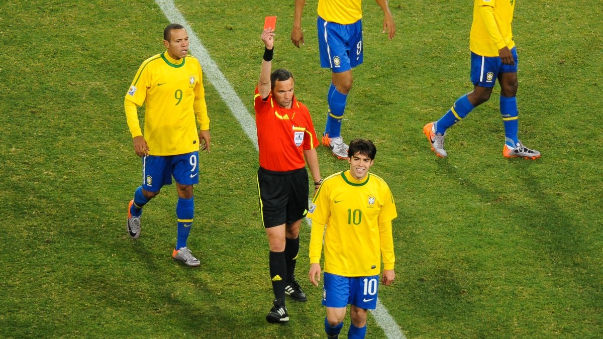 Brazil midfielder Kaka is shown a red card by French referee Stephane Lannoy during the Group E match between Brazil and Ivory Coast, Johannesburg, South Africa, June 20, 2010. (Getty Images Photo)
