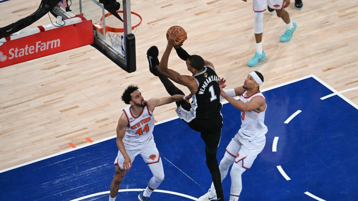 San Antonio Spurs' (C) Victor Wembanyama shoots the ball while being defended by Knicks' Landry Shamet (L) and Josh Hart during Game Three of the NBA Finals between the San Antonio Spurs and the New York Knicks at Madison Square Garden, New York City, June 8, 2026. (AFP Photo)
