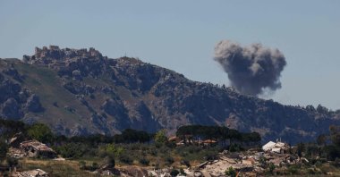  Smoke rises following Israeli bombardment in southern Lebanon close to the Beaufort Castle, June 4, 2026. (AFP Photo)