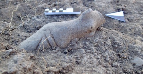 A headless female figurine dating back 8,000 years is discovered at Kanlıtaş Mound, northwestern Türkiye, June 5, 2026. (AA Photo)