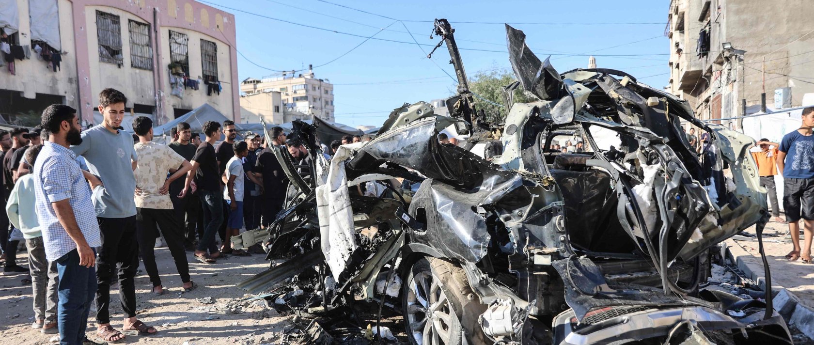 Palestinians look at the wreckage of a car hit by an Israeli airstrike in Gaza City, June 7, 2026. (AFP Photo)