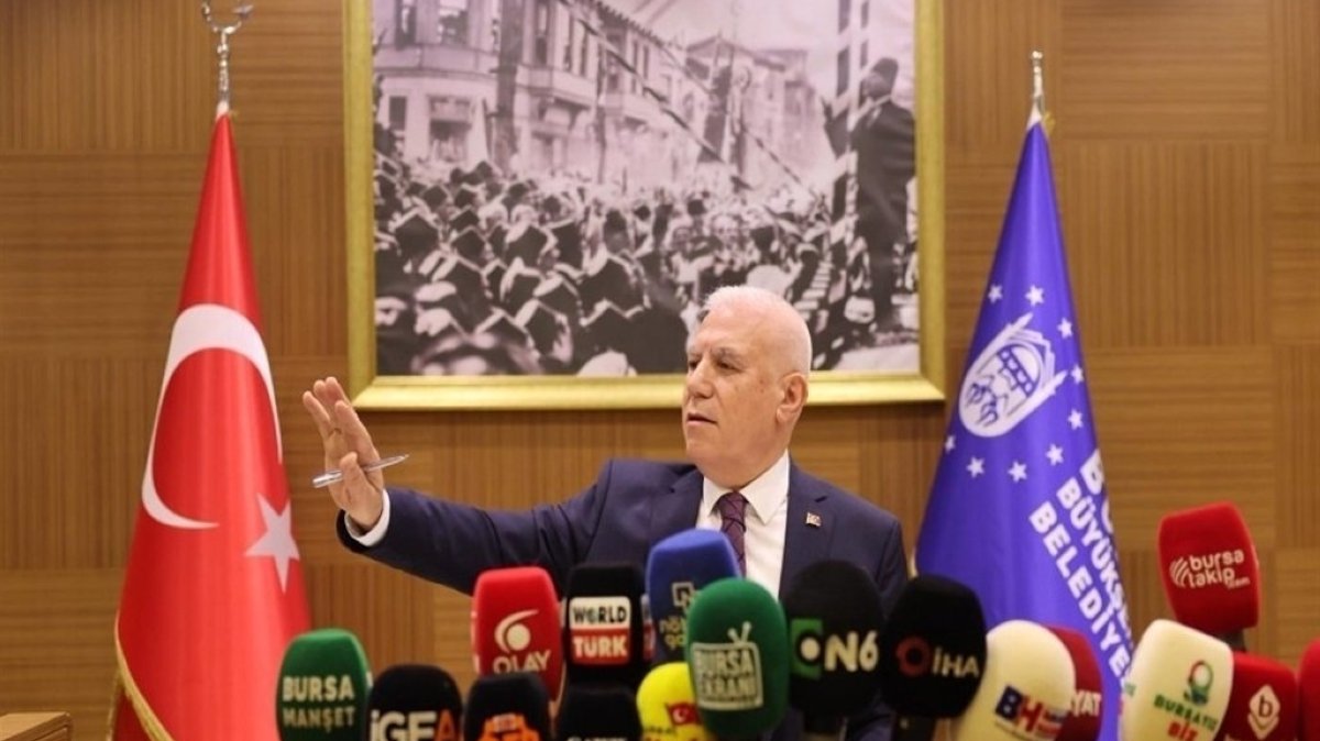 Turkish prosecutors seek 402 years for suspended Bursa mayor