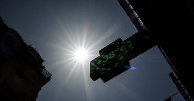The pharmacy thermometer sign reads 38 degrees Celsius, Lyon, France, May 26, 2026. (AFP Photo)