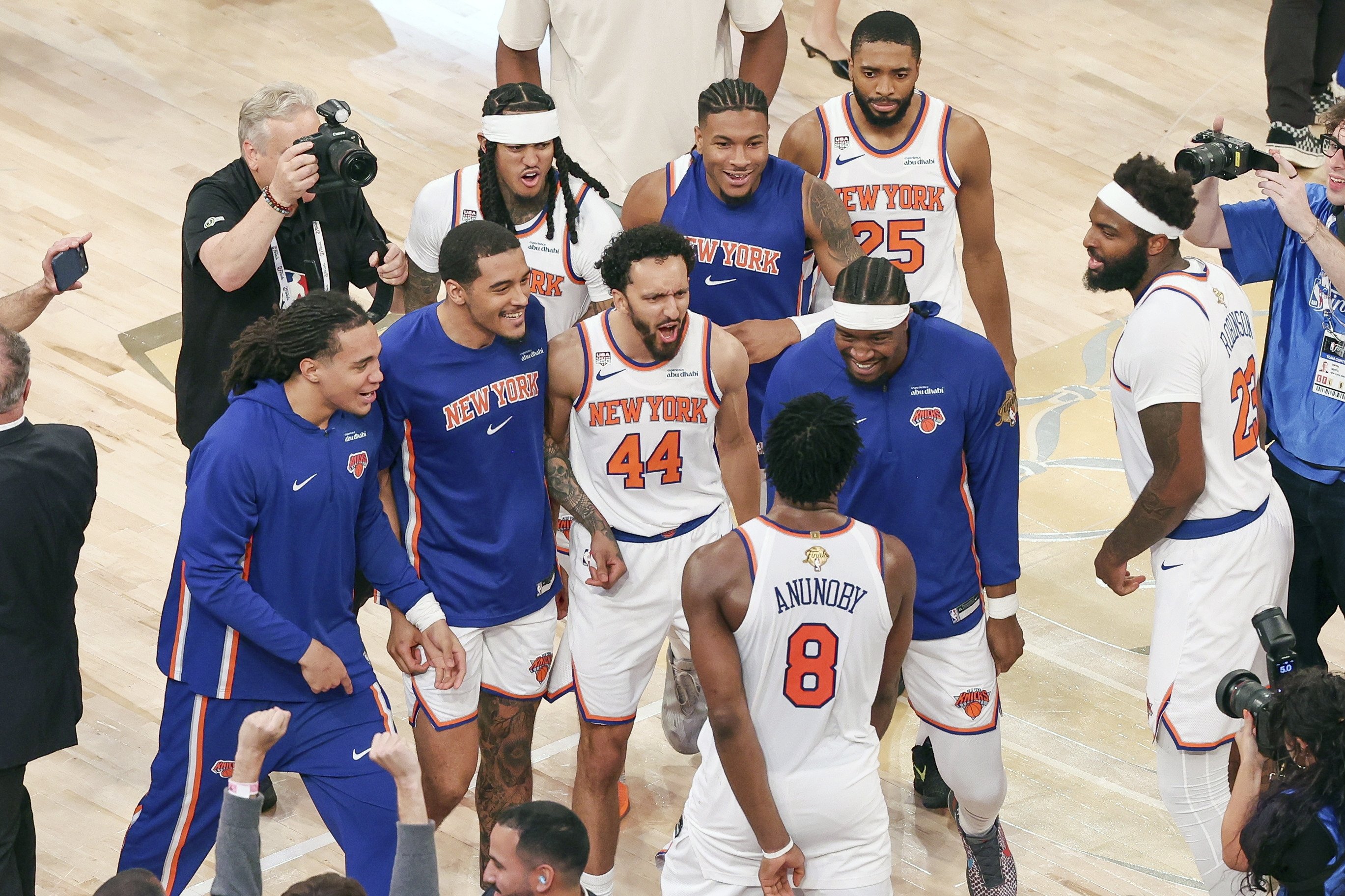 Knicks shock Spurs with largest NBA Finals comeback, take edge