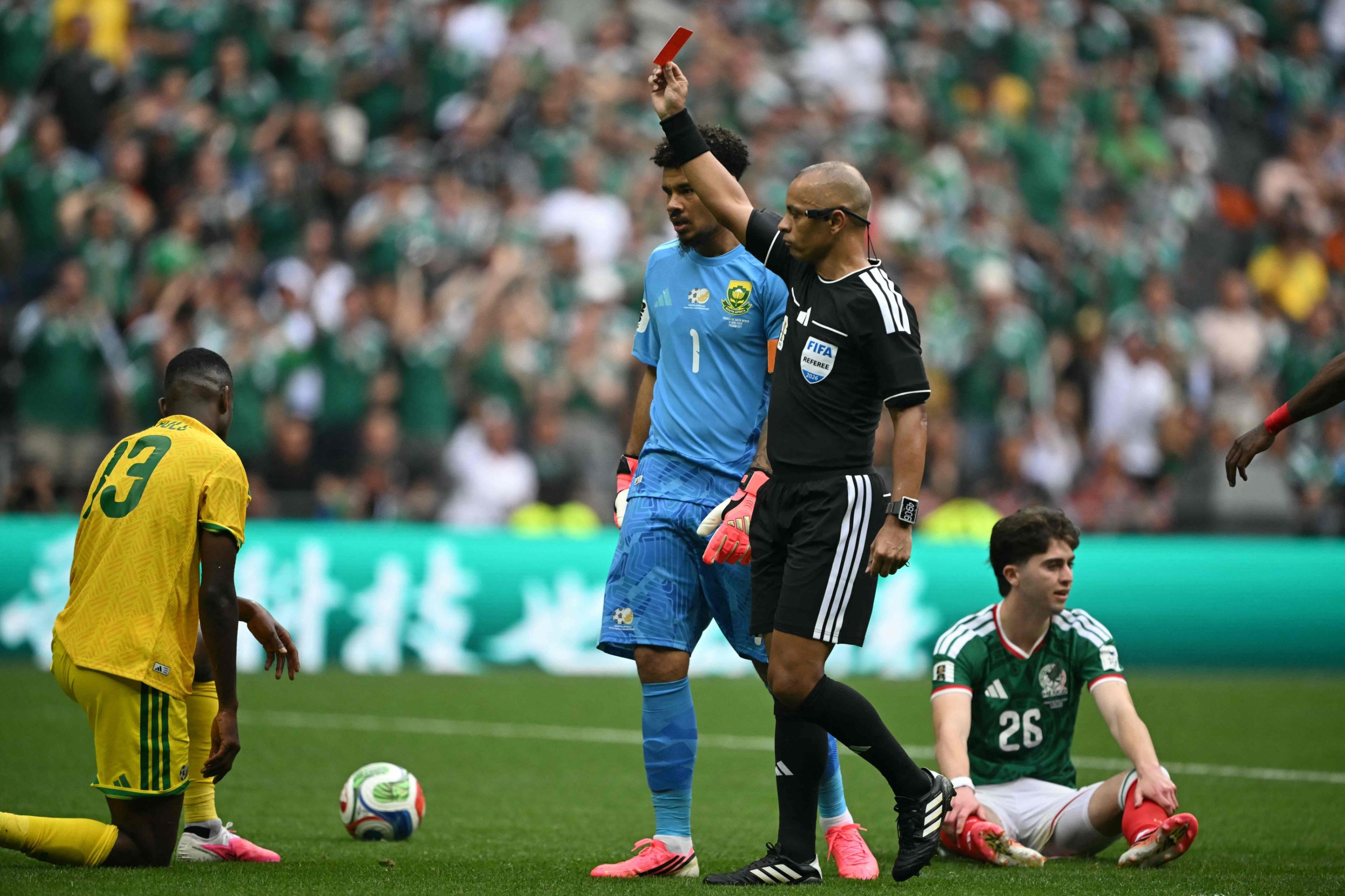 Brazilian referee Wilton Sampaio shows a red card to South Africa's midfielder #13 Sphephelo Sithole during the 2026 World Cup Group A football match between Mexico and South Africa at Estadio Azteca, Mexico City, Mexico, June 11, 2026. (AFP Photo)