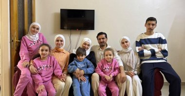 Dr. Mohamad el-Khatib, his wife, Ruba el-Khatib, and their children pose for a family photo. (Courtesy of Daily Sabah columnist Hilal Kaplan)
