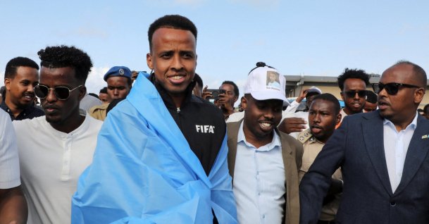 Somali referee Omar Abdulkadir Artan, who had been expected to officiate matches during the 2026 FIFA World Cup but was denied entry to the United States, is welcomed as he arrives at Aden Abdulle Osman International Airport in Mogadishu, Somalia, June 10, 2026. (Reuters Photo)