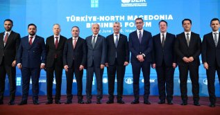 Trade Minister Ömer Bolat (5th R), North Macedonian Prime Minister Hristijan Mickoski (4th R) and other officials pose for a photo during the Türkiye-Macedonia Business Forum, Istanbul, Türkiye, June 12, 2026. (AA Photo)