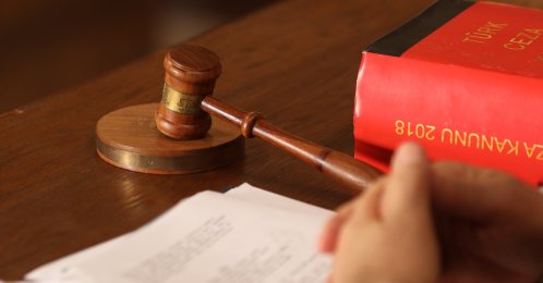 A judge's gavel is seen in a court, Türkiye, Feb. 20, 2024. (Shutterstock Photo)