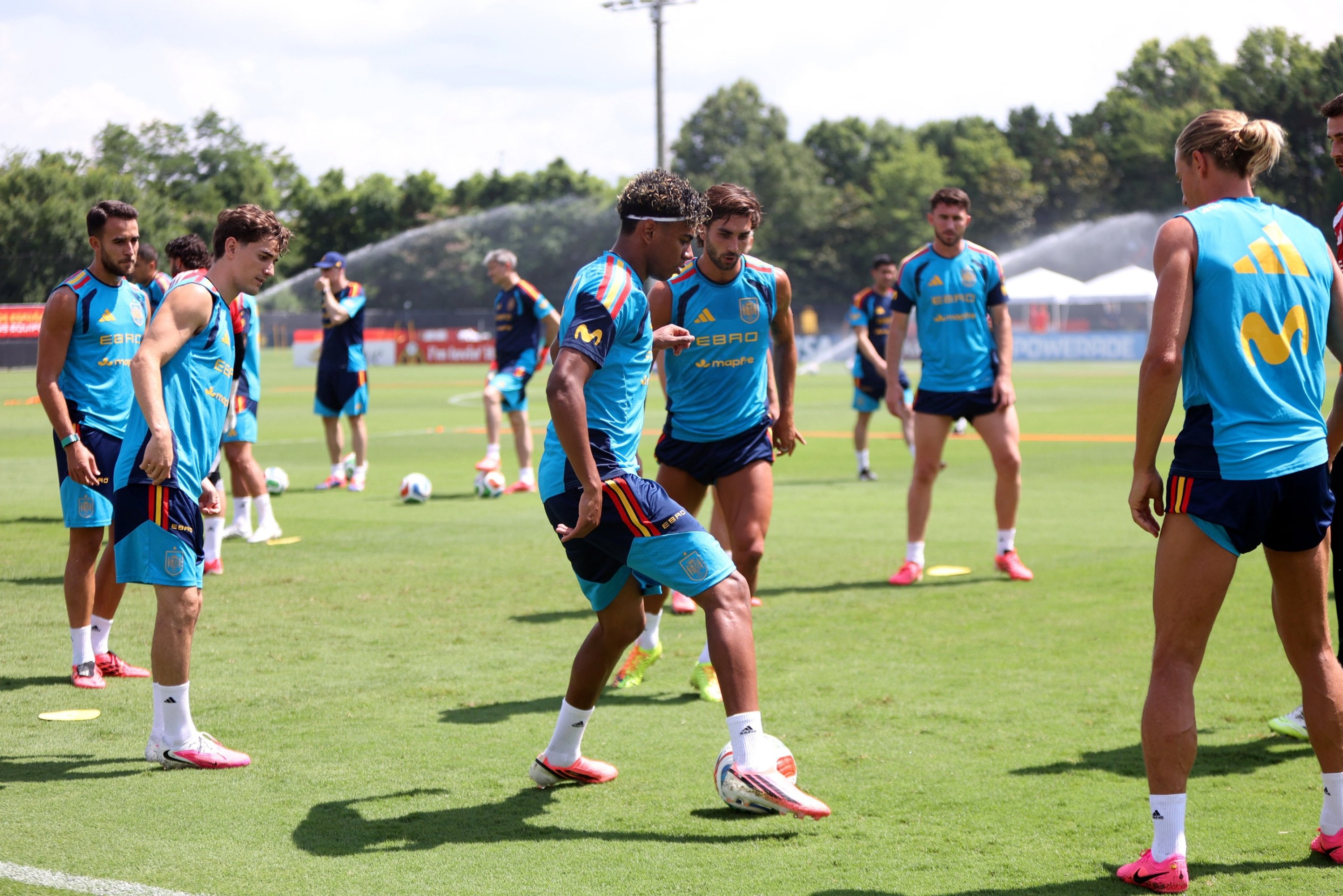 Favorites Spain face tiny Cape Verde to kick off World Cup mission