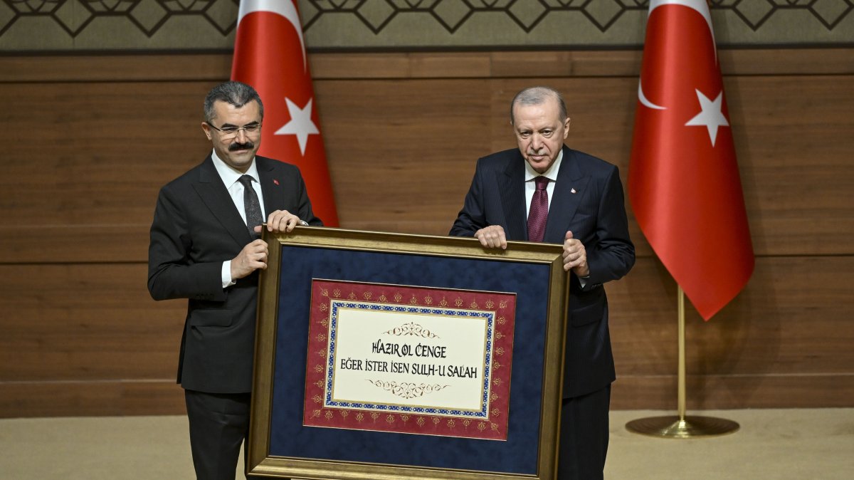 President Recep Tayyip Erdoğan is presented with a framed version of the famed verse “prepare for war if you want peace” by NSC Secretary-General Okay Memiş, Ankara, Türkiye, June 9, 2026. (AA Photo)