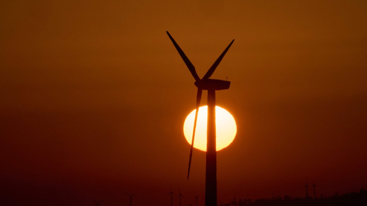 The sun sets behind a wind turbine at the Capelada wind farm, Cedeira, northwestern Spain, May 26, 2026. (AFP Photo)