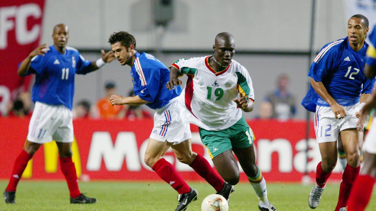 (L-R) Bixente Lizarazu of France, Papa Bouba Diop of Senegal and Thierry Henry of France during the  World Cup match at the Seoul World Cup Stadium, Seoul, South Korea, May 31, 2002. (Getty Images Photo)