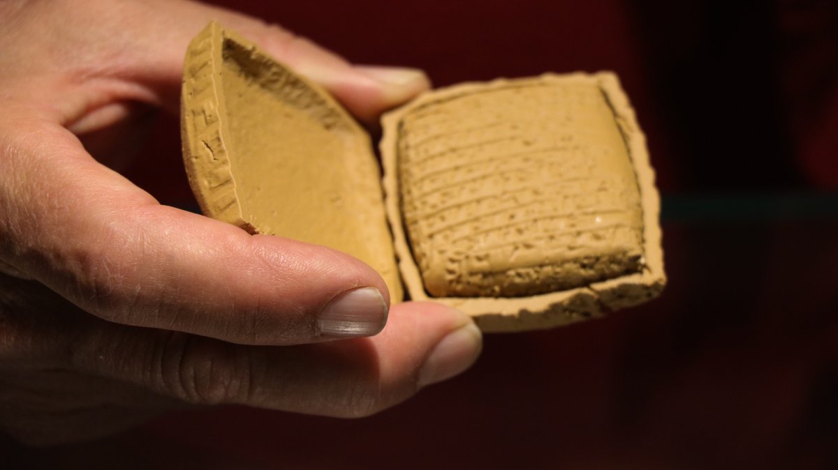 4,000-year-old clay tablet is preserved inside a mud envelope, Kayseri, central Türkiye, June 12, 2026. (AA Photo)