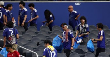Japan fans clear trash in the stands during the FIFA World Cup 2026 Group F match against the Netherlands at Dallas Stadium, Arlington, U.S., June 14, 2026. (AFP Photo)