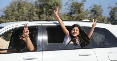 Displaced residents flash the V-sign as they cross the Bourj Rahal bridge on their way to their village in southern Lebanon, June 15, 2026. (AFP Photo)