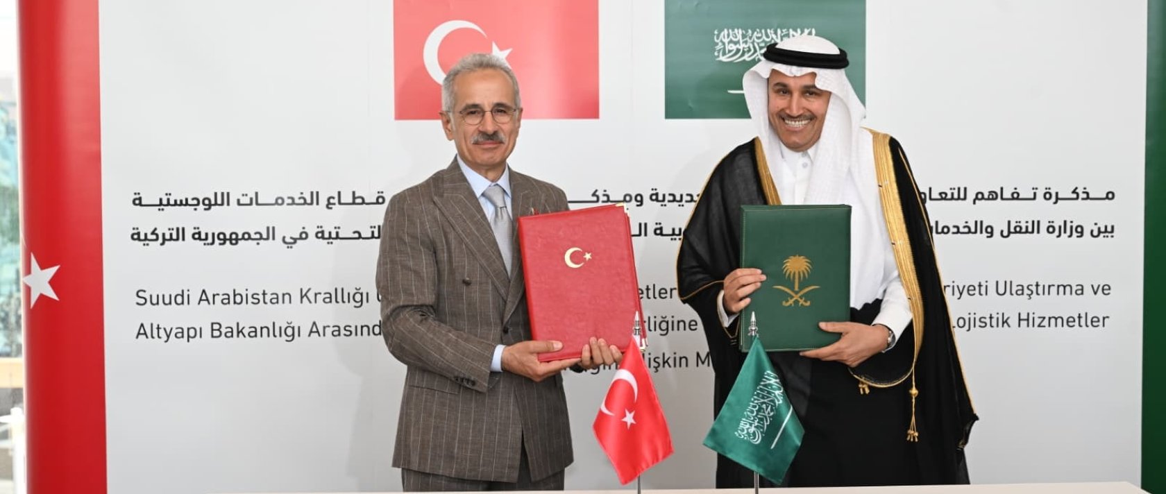 Transport and Infrastructure Minister Abdulkadir Uraloğlu (L) and Saudi Minister of Transport and Logistics Services Saleh bin Nasser Al-Jasser shake hands following a signing ceremony, Riyadh, Saudi Arabia, June 9, 2026. (AA Photo)