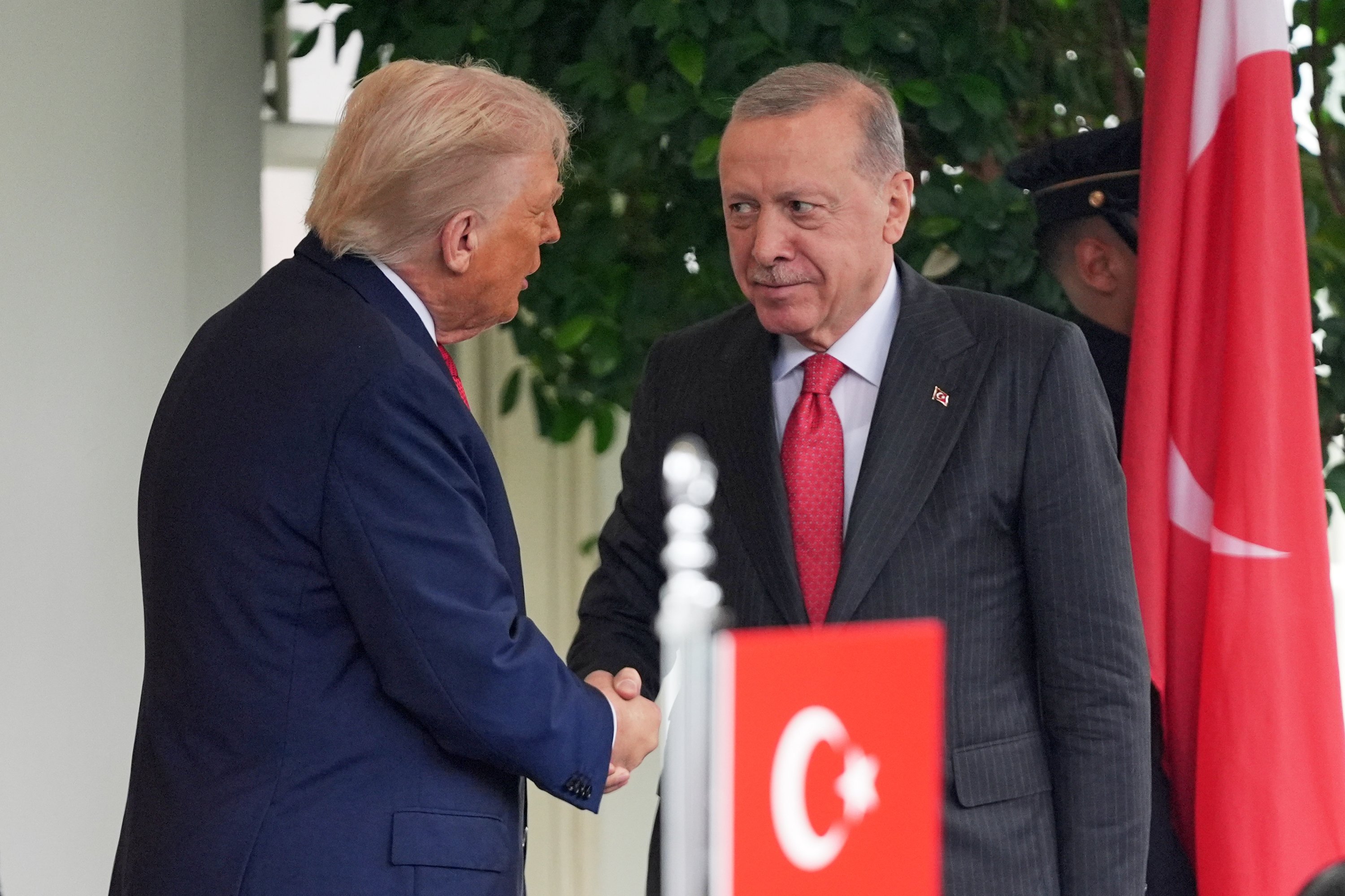 Trump praises Erdoğan for work on Syria’s recovery