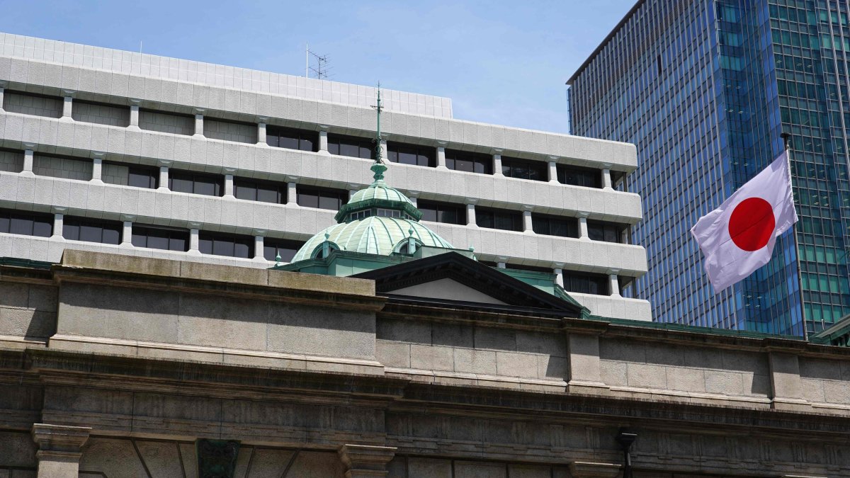 Japan's national flag flutters at the Bank of Japan headquarters building, Tokyo, Japan, June 16, 2026. (AFP Photo)
