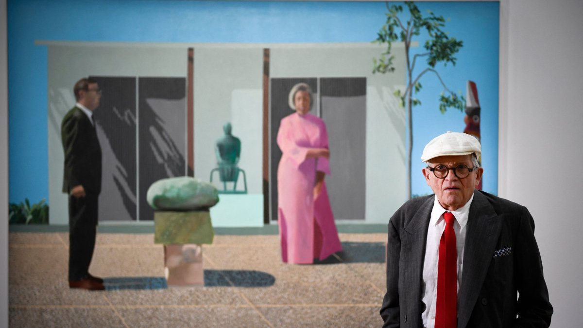 British artist David Hockney poses in front of his painting "Fred and Marcia Weisman" during a photo session at the Pompidou Centre, Paris, France, June 16, 2017. (AFP Photo)