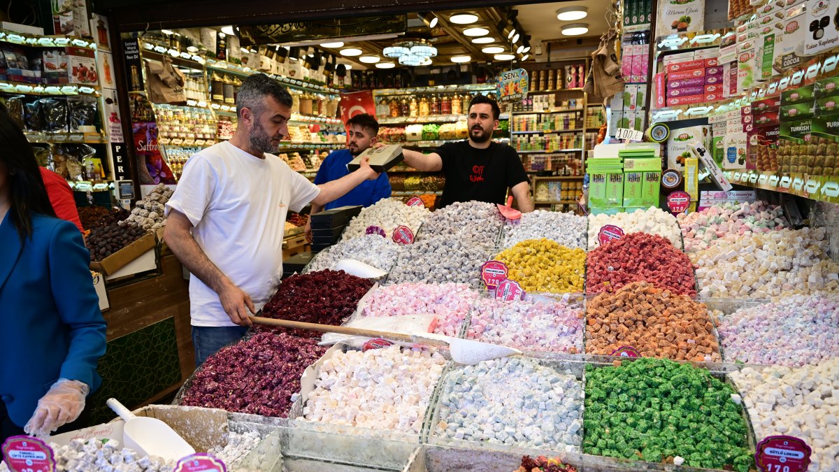 People shop in the historic Eminönü neighborhood, Istanbul, Türkiye, May 25, 2026. (AA Photo)