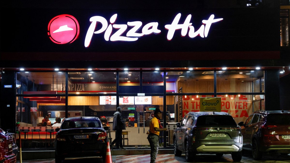 A security guard stands in front of a Pizza Hut fast food restaurant in Abidjan, Ivory Coast, Oct. 5, 2024. (Reuters Photo)