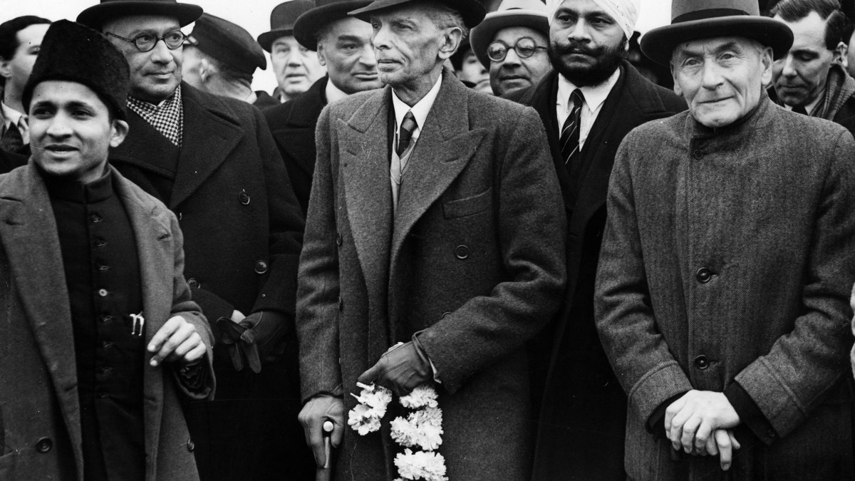 Indian Muslim League leader Muhammad Ali Jinnah (C) arrives at London Airport with Liaquat Ali Khan (1895-1951) (2nd L), Sardar Baldev Singh (2nd R) and Lawrence Pethick (R), London, U.K., Dec. 3, 1946. (Getty Images Photo)