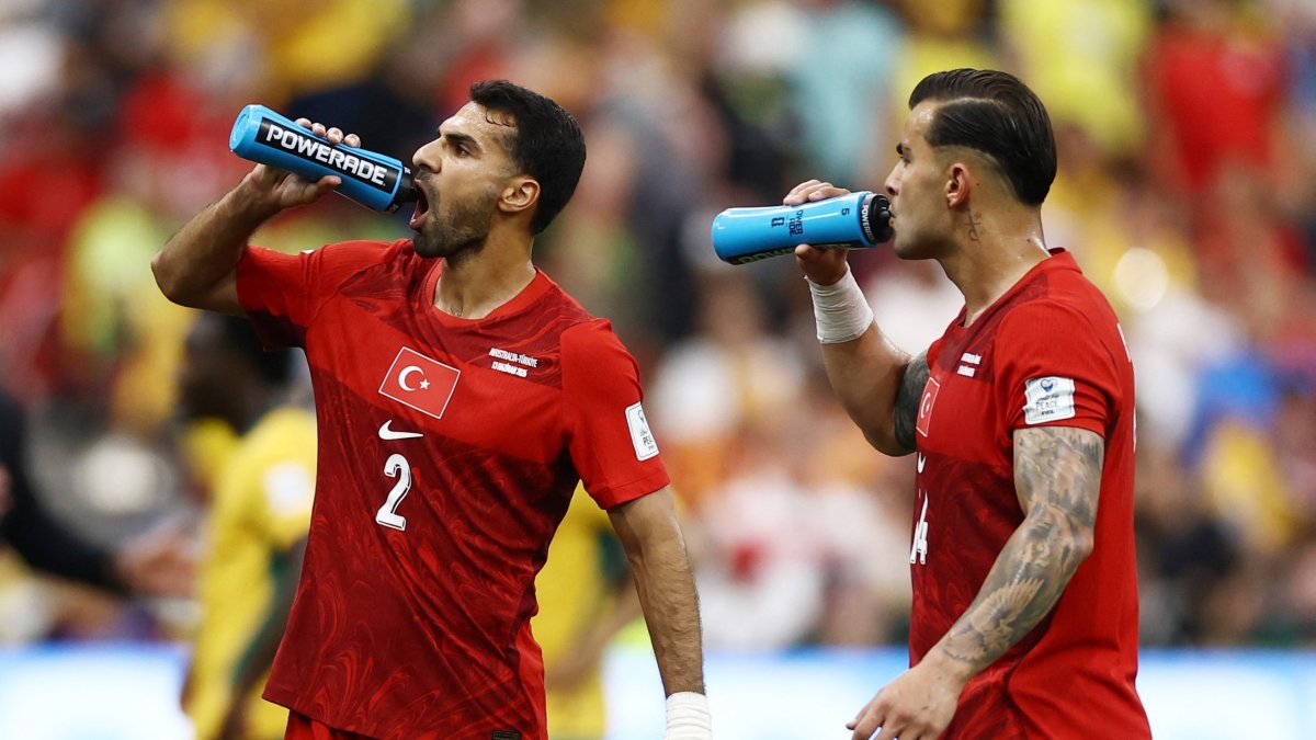 Türkiye's Zeki Çelik and Abdülkerim Bardakcı drink during the first half hydration break during the 2026 FIFA World Cup Group D match against Australia at BC Place, Vancouver, Canada, June 13, 2026. (Reuters Photo)