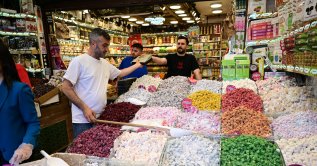 People shop in the historic Eminönü neighborhood, Istanbul, Türkiye, May 25, 2026. (AA Photo)