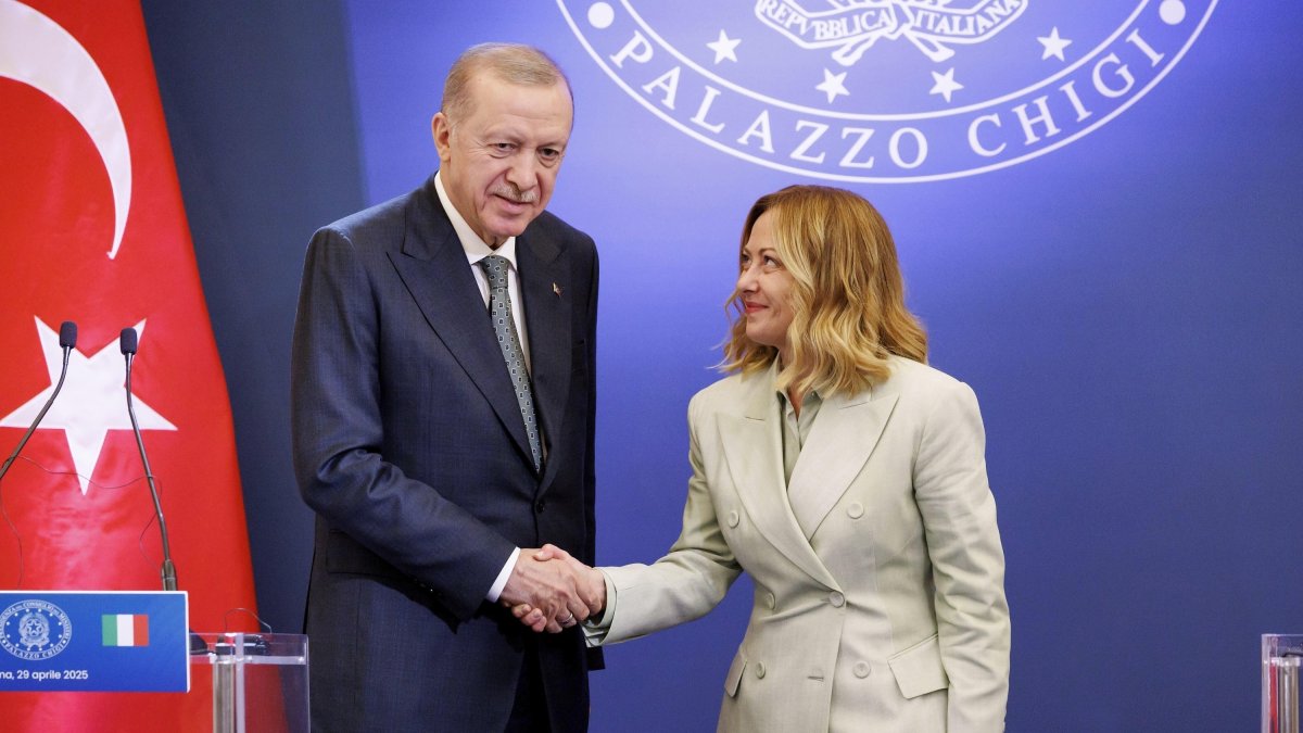 President Recep Tayyip Erdoğan and Italian Premier Giorgia Meloni shake hands following their meeting at Villa Pamphilj, Rome, Italy, April 29, 2025. (AP Photo)