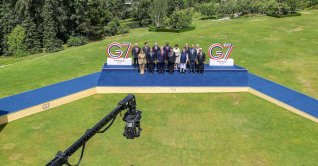 G-7 leaders and several other world leaders pose for a family photograph during the G-7 summit, in Evian, eastern France, June 16, 2026. (AFP Photo)
