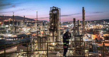 A worker is seen at Tüpraş's oil refinery in Izmir, western Türkiye, May 15, 2018. (Courtesy of Tüpraş)