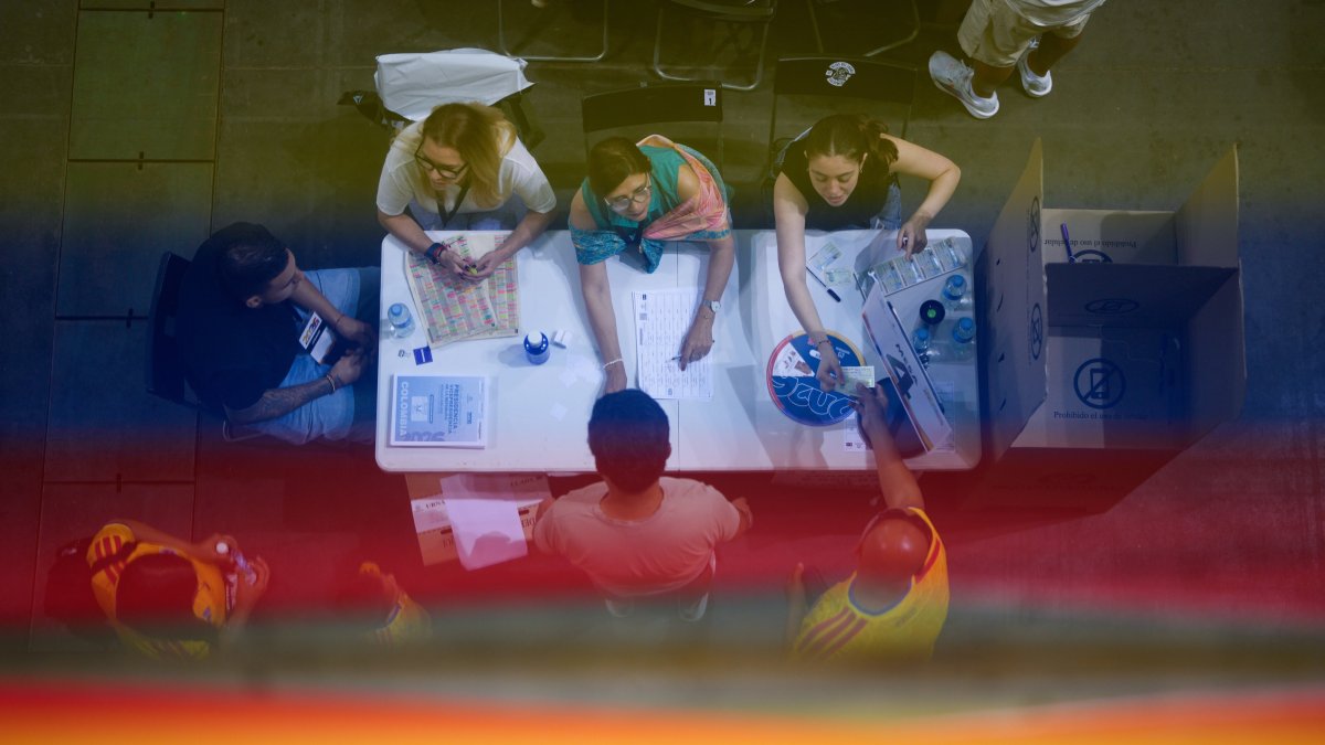 Almost 308,000 Colombian residents in Spain vote in the Colombian presidential elections at a polling station, Madrid, Spain, May 31, 2026. (EPA Photo)