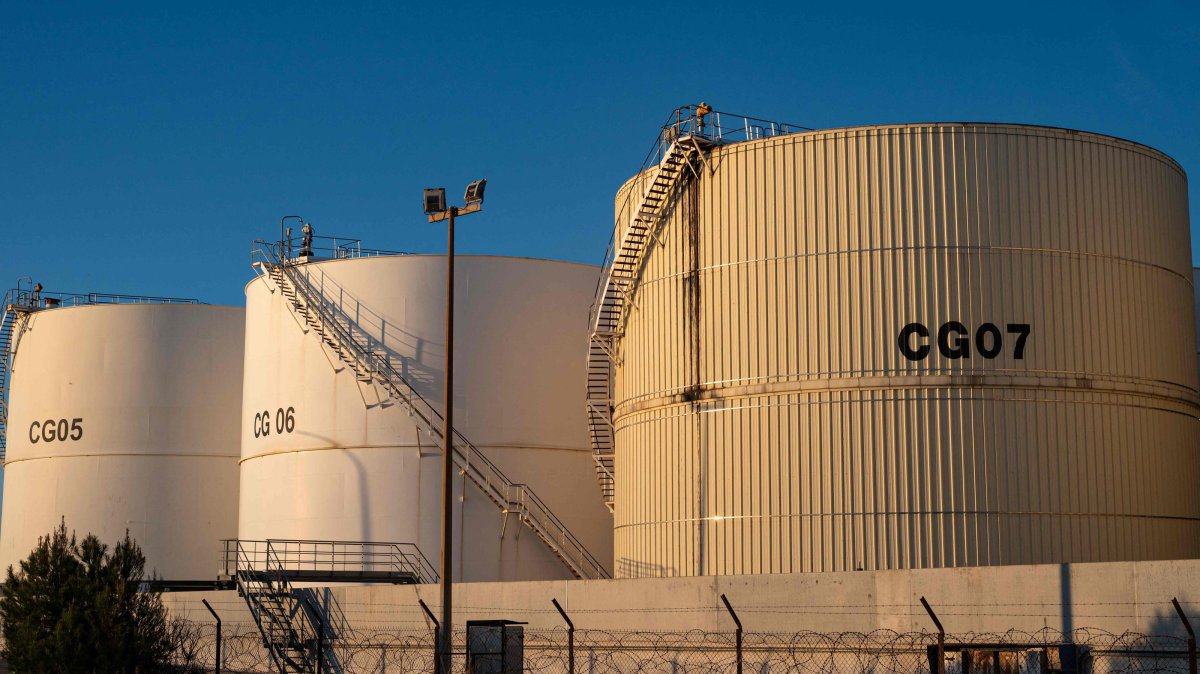 This general view shows storage tanks at the Lavera oil refinery, Martigues, France, March 17, 2026. (AFP Photo)