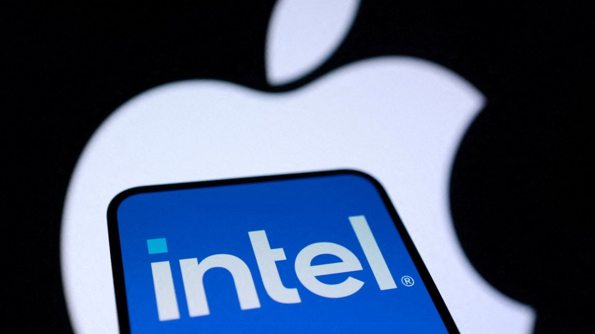 Intel and Apple logos are seen in this illustration created on Sept. 24, 2025. (Reuters Photo)