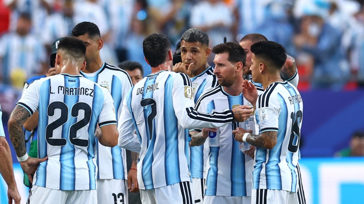 Argentina players during the hydration break of the 2026 FIFA World Cup Group J match against Algeria at Kansas City Stadium, Kansas City, U.S., June 16, 2026. (Reuters Photo)