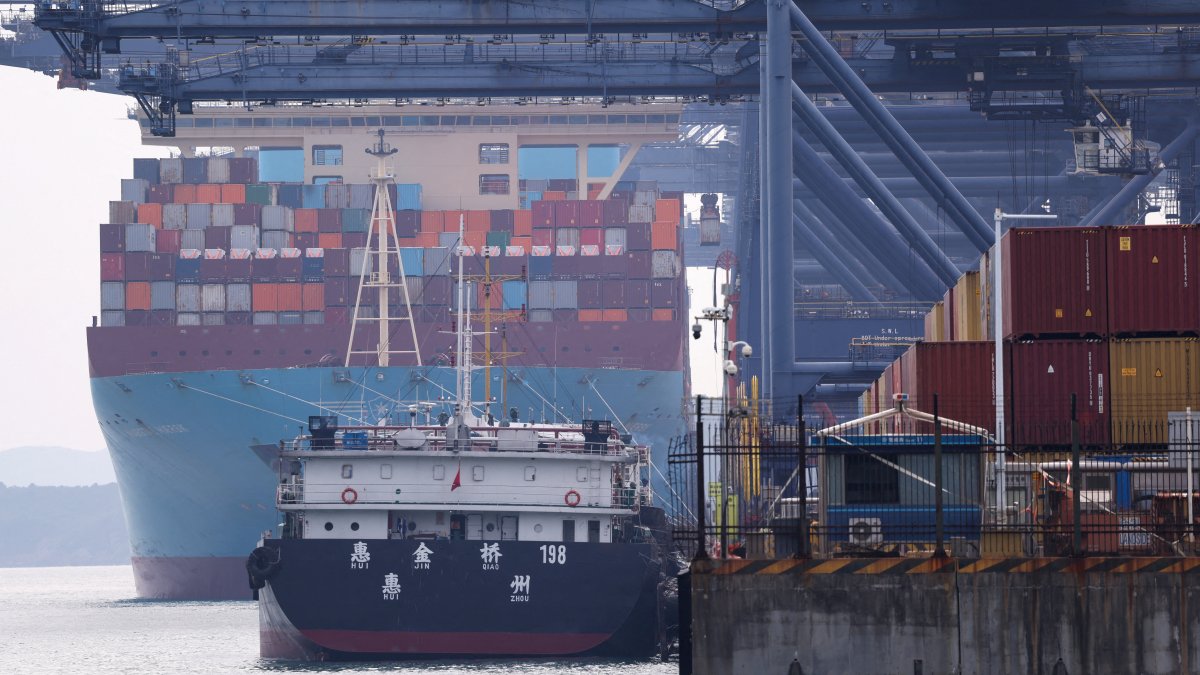 A cargo ship with containers docks at a terminal of the Yantian port in Shenzhen, Guangdong province, China, Oct. 30, 2025. (Reuters Photo)