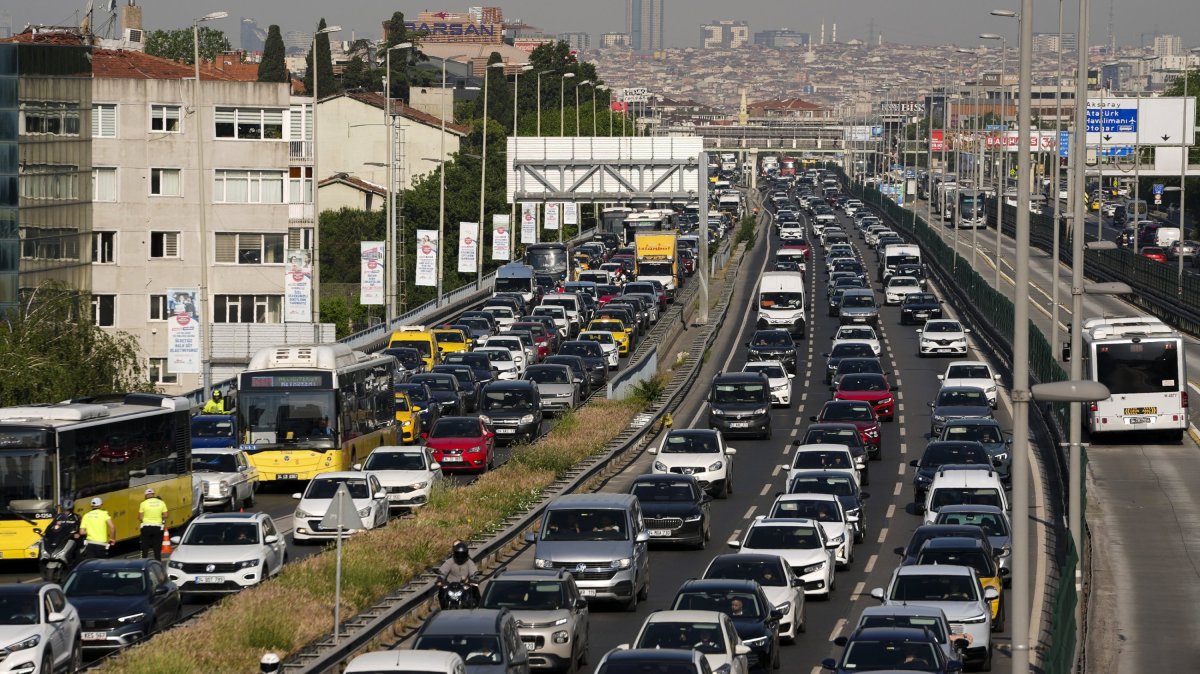 Heavy traffic builds across the city as commuters return to work following the Eid al-Adha holiday, Istanbul, Türkiye, June 1, 2026. (AA Photo)